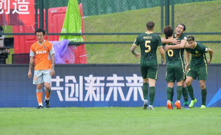 今日焦点战预告14:00 澳超 麦克阿瑟FC VS 惠灵顿凤凰 近期状态火热的两队可否在本轮联赛收官战中贡献出一场精彩对决？03:45 意甲 亚特兰大 VS 萨勒尼塔纳 双线作战、饱受伤病困扰的亚特兰大在主场全取3分延续胜势？04:00 西甲 赫罗纳 VS 阿拉维斯 本赛季西甲最大黑马赫罗纳借助主场之利反超皇马重新登顶？事件赛季报销+无缘欧洲杯！